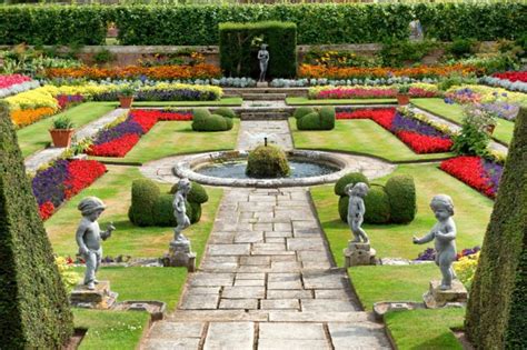 Royal Garden Photos You'll Want to Visit Now | Reader's Digest