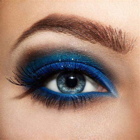 Blue Eye Makeup Tutorial: Tips and Tricks