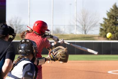 Nebraska softball sweeps doubleheader | Sports | dailynebraskan.com