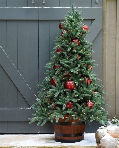 Oakville Narrow Outdoor Christmas Tree | Balsam Hill