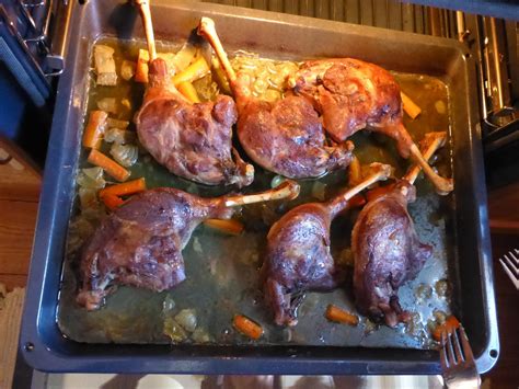 German Roasted Goose Leg And Gravy Recipe - Ester kocht