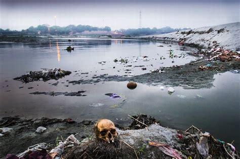 OLTRE IL MURO: ARTE e FOTOGRAFIA: UGLY REALITY OF YAMUNA – INDIA’S MOST POLLUTED RIVER