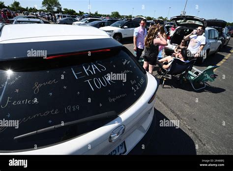 East Rutherford, USA. 26th May, 2023. Fans tailgate inside the MetLife Stadium parking lot ...