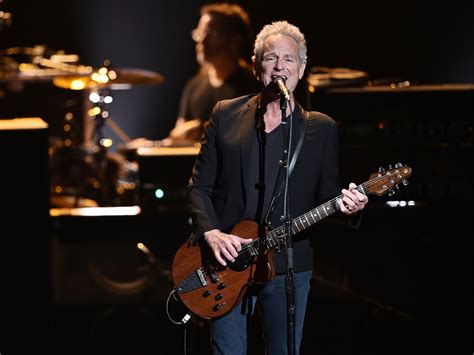 Lindsey Buckingham postpones his solo tour amid COVID-19 concerns