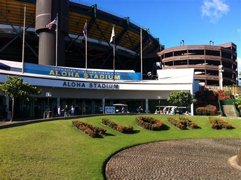 GREAT EATS HAWAII: ALOHA STADIUM - HAWAII WARRIOR FOOTBALL