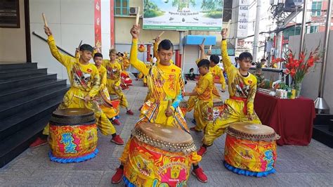 Lion Dance Drumming Vietnamese Happy new year 2018 - YouTube