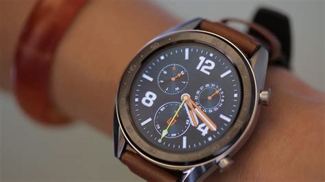 Huawei Watch GT bulks up on battery life, loses Wear OS - Video - CNET