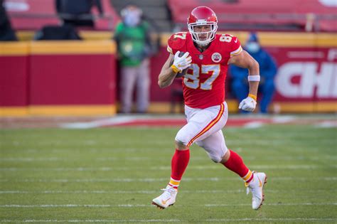 Travis Kelce Reveals the 1 Team He Believes is 'Neck and Neck' With the ...