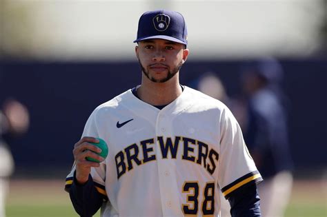 Milwaukee Brewers' Devin Williams, Seattle Mariners CF Kyle Lewis win ...