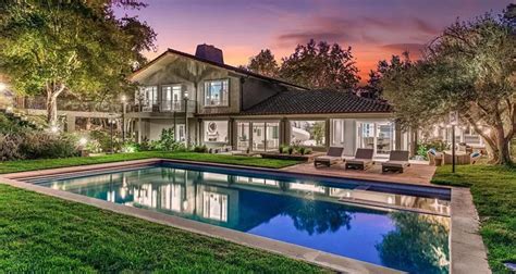 Joe Rogan Is Officially Kissing California Goodbye – $3.2MM LA Mansion ...