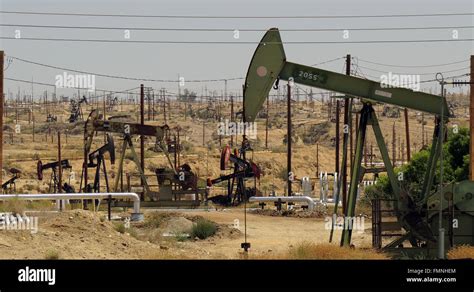 Oil fields of Kern County Stock Photo - Alamy