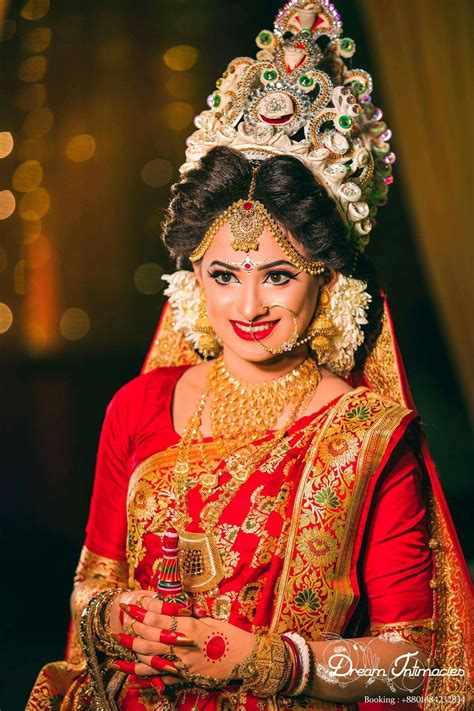 Bengali bride Bengali Bridal Makeup, Indian Bridal Fashion, Indian Bridal Wear, Indian Bridal ...