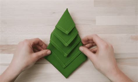 How to Fold a Christmas Tree Napkin - Easy Step By Step Christmas ...