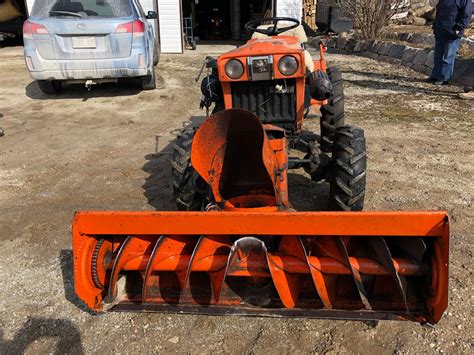 KUBOTA B6100 TRACTOR - Kidd Family Auctions