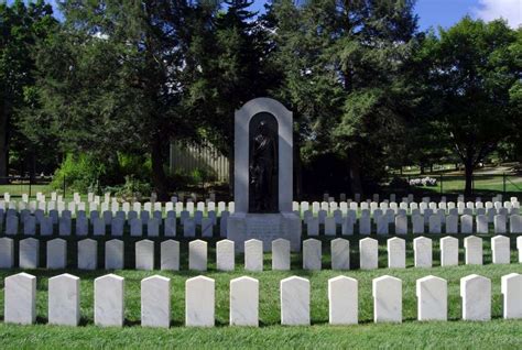 Photo: Confederate Soldiers Memorial Surrounded by Confederate Graves