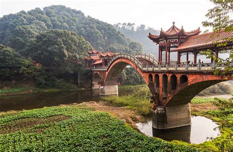 Feeling Small in Leshan: Road-tripping Beijing to Lijiang