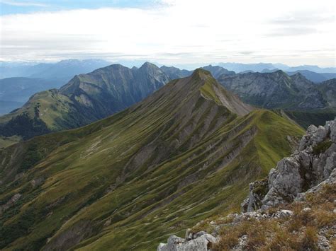 Hiking Annecy - The 21 Best Annecy Hiking Trails (+ free maps) - kevmrc.com