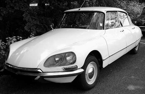 The Citroen DS – a French Classic Car Love Affair!