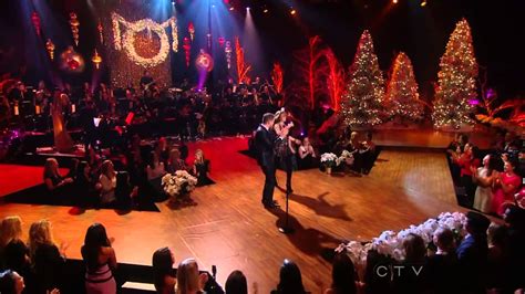 Michael Buble Ft. Thalia - Feliz Navidad (Special Christmas LIVE) - YouTube