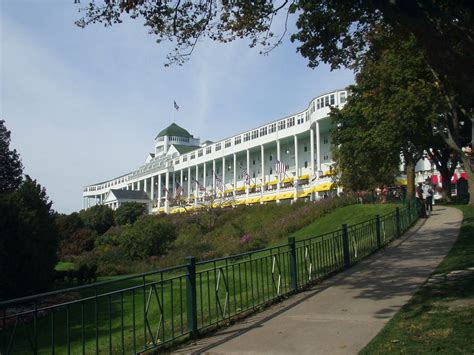 A Guide to Staying on Mackinac Island