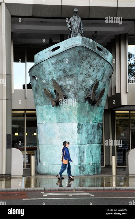 Entrance of the International Maritime Organization headquarters in the ...