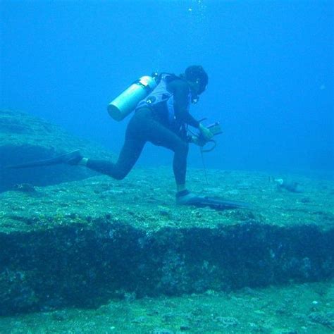 Yonaguni-jima Kaitei Chikei (Yonaguni Monument) – Yonaguni, Japan - Atlas Obscura