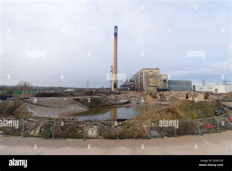 Ferrybridge power station remains hi-res stock photography and images ...