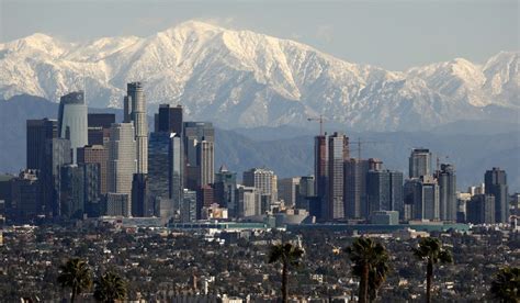 Winter in LA: The joy of rain in a city famed for its sunshine - BBC News