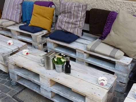 6 Inexpensive DIY Pallet Furniture Ideas for Your Home - Dengarden