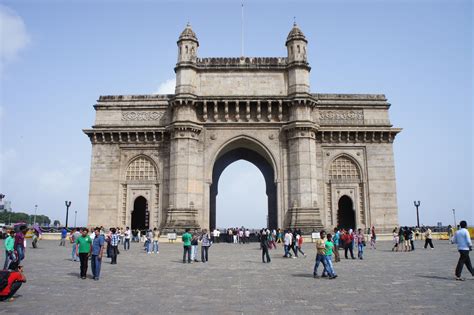 BombayJules: See : Gateway of India