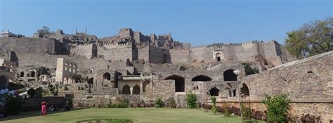 File:Golconda Fort ( Massive, mighty ).jpg - Wikimedia Commons