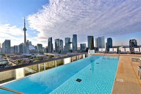 Thompson Hotel, Toronto (Canada) - Infinity Pools