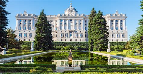 Il palazzo reale di Madrid: Informazioni, storia, prezzi, cosa vedere.