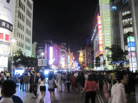 Nanjing Road at Night – Shanghai | Rolling Okie