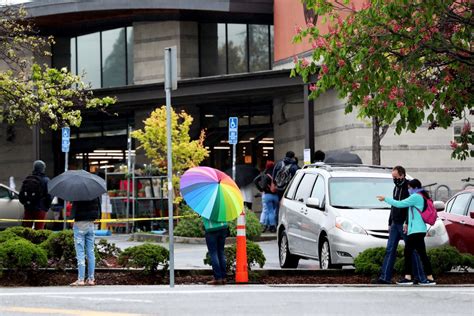 Report: Berkeley Bowl produce mart employees test positive for COVID-19