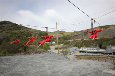 Snowdonia opens 70mph four-person zipline