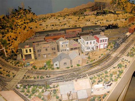 DCC 4x8 HO scale - Model railroad layouts plansModel railroad layouts plans