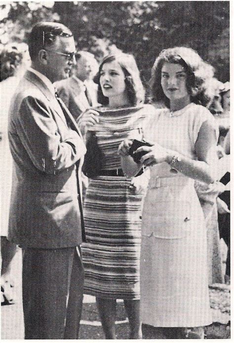 Jackie and Lee with their father Black Jack Bouvier | Jacqueline kennedy onassis, Jackie kennedy ...