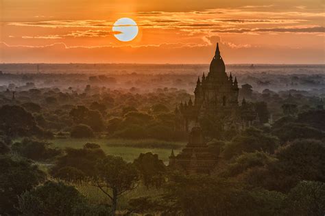 Sunrise at Old Bagan, Myanmar | A stunning sunrise view at O… | Flickr