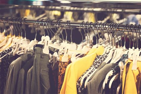 Top 7 Essential Tips for Buying Clothes Online