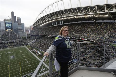 Seahawks owner Jody Allen ‘not happy’ with team’s 2021 results - Yahoo Sports