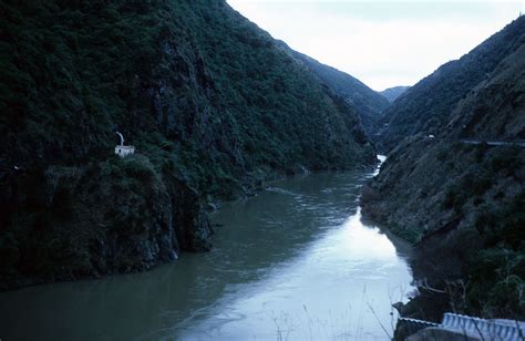 Manawatu River and Gorge, Palmerston North 1988 | QUT Digital Collections