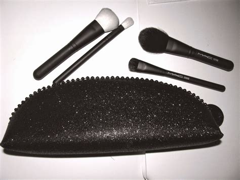 The Beauty Alchemist: MAC Keepsakes In Extra Dimension Brush Set- Holiday 2014