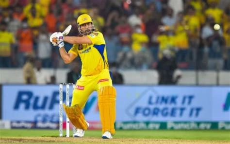 Ruturaj Gaikwad Praises 'Young Wicketkeeper' MS Dhoni for CSK's Victory ...