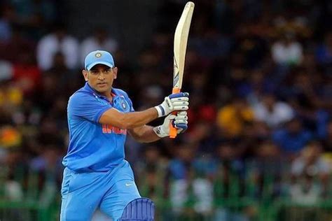 MS Dhoni displays swing bowling skills in nets | Indiablooms - First ...