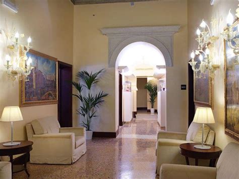 Best Price on Ruzzini Palace Hotel in Venice + Reviews