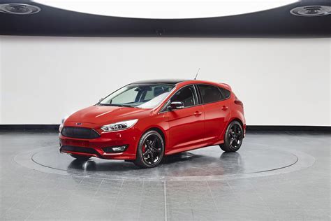 Ford Introduces Focus Red and Black Editions