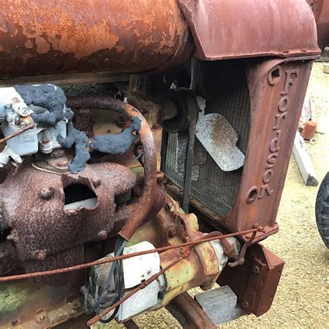 ANTIQUE FORDSON F MODLE TRACTOR - Mine Graveyard