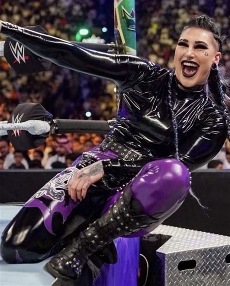 Pin by Stephen Ryan on Women Of Wrestling | Wwe outfits, Female ...