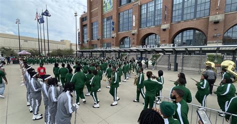 Circle City Classic fans celebrate game's return with battle of the bands